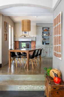 House for sale with 7 rooms and a separate 2-room apartment in Fuveau