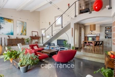 House for sale with 7 rooms and a separate 2-room apartment in Fuveau
