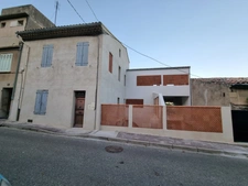 Duplex T3 de 77m2 avec patio et garage à  SAINT SAVOURNIN (13) à renover
