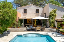House for sale with 7 rooms and a separate 2-room apartment in Fuveau