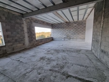   grand 3 pièces à rénover avec Patio et Terrasse - SAINT SAVOURNIN (13)