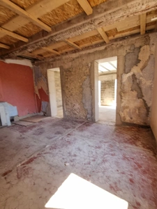 Appartement 3 pièces à renover avec terrasse - SAINT SAVOURNIN (13)