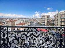 Dernier étage, charme de l’ancien et adresse recherchée aux portes de Vincennes