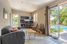 House for sale with 7 rooms and a separate 2-room apartment in Fuveau
