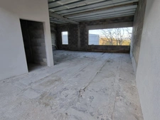   grand 3 pièces à rénover avec Patio et Terrasse - SAINT SAVOURNIN (13)
