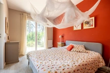House for sale with 7 rooms and a separate 2-room apartment in Fuveau