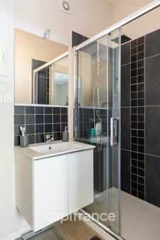 House for sale with 7 rooms and a separate 2-room apartment in Fuveau
