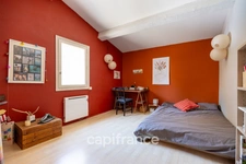 House for sale with 7 rooms and a separate 2-room apartment in Fuveau