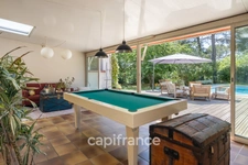 House for sale with 7 rooms and a separate 2-room apartment in Fuveau