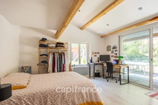 House for sale with 7 rooms and a separate 2-room apartment in Fuveau