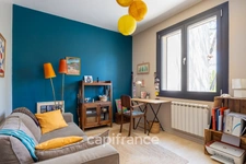 House for sale with 7 rooms and a separate 2-room apartment in Fuveau