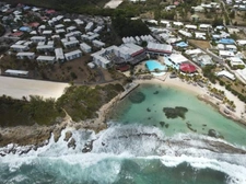 STUDIO MEUBLÉ CLIMATISÉ – PISCINE & ACCÈS PLAGE – OPPORTUNITÉ LOCATIVE À SAINT-FRANÇOIS