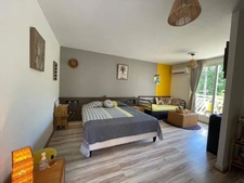 STUDIO MEUBLÉ CLIMATISÉ – PISCINE & ACCÈS PLAGE – OPPORTUNITÉ LOCATIVE À SAINT-FRANÇOIS