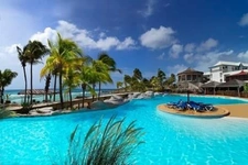 STUDIO MEUBLÉ CLIMATISÉ – PISCINE & ACCÈS PLAGE – OPPORTUNITÉ LOCATIVE À SAINT-FRANÇOIS
