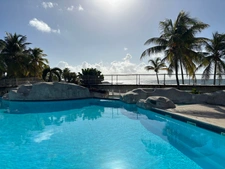 STUDIO MEUBLÉ CLIMATISÉ – PISCINE & ACCÈS PLAGE – OPPORTUNITÉ LOCATIVE À SAINT-FRANÇOIS