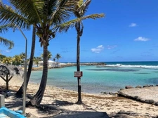 STUDIO MEUBLÉ CLIMATISÉ – PISCINE & ACCÈS PLAGE – OPPORTUNITÉ LOCATIVE À SAINT-FRANÇOIS