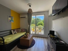 STUDIO MEUBLÉ CLIMATISÉ – PISCINE & ACCÈS PLAGE – OPPORTUNITÉ LOCATIVE À SAINT-FRANÇOIS
