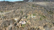 Maison dans un environnement boisé