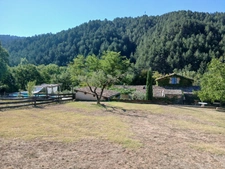 VOLONNE – PROPRIÉTÉ D’EXCEPTION 3,5 HA – 3 HABITATIONS – PISCINE CHAUFFÉE – VUE MONTAGNES 