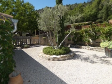 VOLONNE – PROPRIÉTÉ D’EXCEPTION 3,5 HA – 3 HABITATIONS – PISCINE CHAUFFÉE – VUE MONTAGNES 