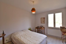 Maison dans un environnement boisé