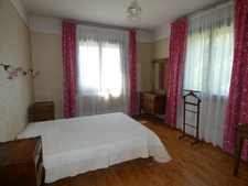 🏡 À VENDRE – Grande villa avec terrain boisé à Sisteron