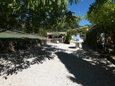 VOLONNE – PROPRIÉTÉ D’EXCEPTION 3,5 HA – 3 HABITATIONS – PISCINE CHAUFFÉE – VUE MONTAGNES 