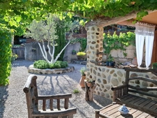 VOLONNE – PROPRIÉTÉ D’EXCEPTION 3,5 HA – 3 HABITATIONS – PISCINE CHAUFFÉE – VUE MONTAGNES 