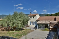 Renovated 100 m² house with a double garage, garden, and terraces