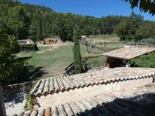 VOLONNE – PROPRIÉTÉ D’EXCEPTION 3,5 HA – 3 HABITATIONS – PISCINE CHAUFFÉE – VUE MONTAGNES 