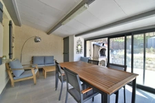 Maison rénovée de 100 m² avec double garage, jardin, terrasses