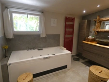 VOLONNE – PROPRIÉTÉ D’EXCEPTION 3,5 HA – 3 HABITATIONS – PISCINE CHAUFFÉE – VUE MONTAGNES 