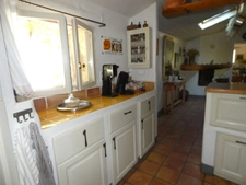 VOLONNE – PROPRIÉTÉ D’EXCEPTION 3,5 HA – 3 HABITATIONS – PISCINE CHAUFFÉE – VUE MONTAGNES 