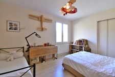 Maison dans un environnement boisé
