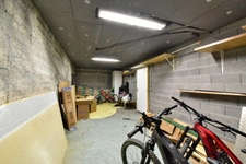 Maison rénovée de 100 m² avec double garage, jardin, terrasses