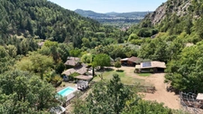 VOLONNE – PROPRIÉTÉ D’EXCEPTION 3,5 HA – 3 HABITATIONS – PISCINE CHAUFFÉE – VUE MONTAGNES 