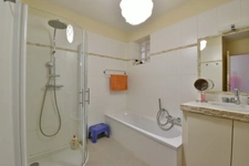Maison dans un environnement boisé