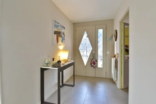 Maison dans un environnement boisé