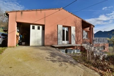 Maison dans un environnement boisé