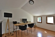 Maison rénovée de 100 m² avec double garage, jardin, terrasses