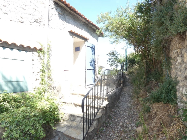 Maisonn de village avec terrasse - VOLONNE