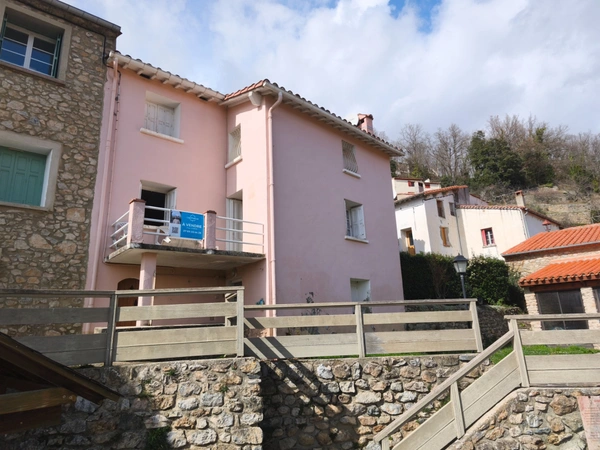 Maison de village 3 faces avec jardin vue dégagée – Montferrer (66)