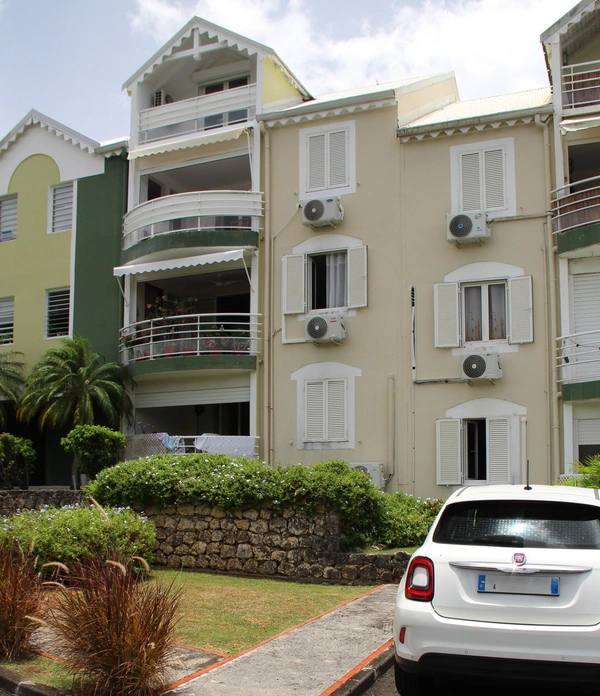 Superbe Duplex T4 de 105 m² – Vues Mer, Forêt et Parc – Baie-Mahault