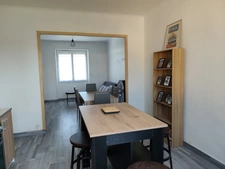 Maison avec local commercial au cœur de Donges