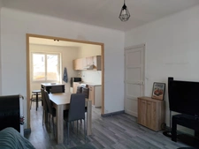 Maison avec local commercial au cœur de Donges