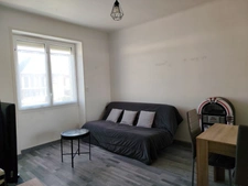 Maison avec local commercial au cœur de Donges