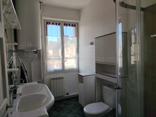 Maison avec local commercial au cœur de Donges