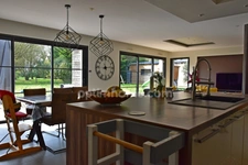 Maison contemporaine de plain-pied, 155 m², 4 chambres, DPE A, Terrain environ 950m2 SAINT PERAN (35380)