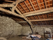 Maison de village en pierre avec dépendances