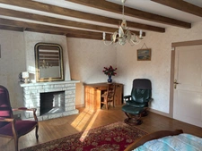 Maison de village en pierre avec dépendances